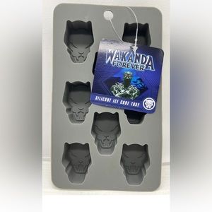 Wakanda Forever - Marvel - Black Panther Silicone Ice Cube Tray - 8 wells - New